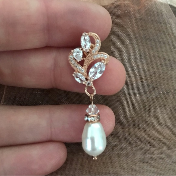 NWOT Rose gold, crystal, and pearl drop earrings - Picture 3 of 3